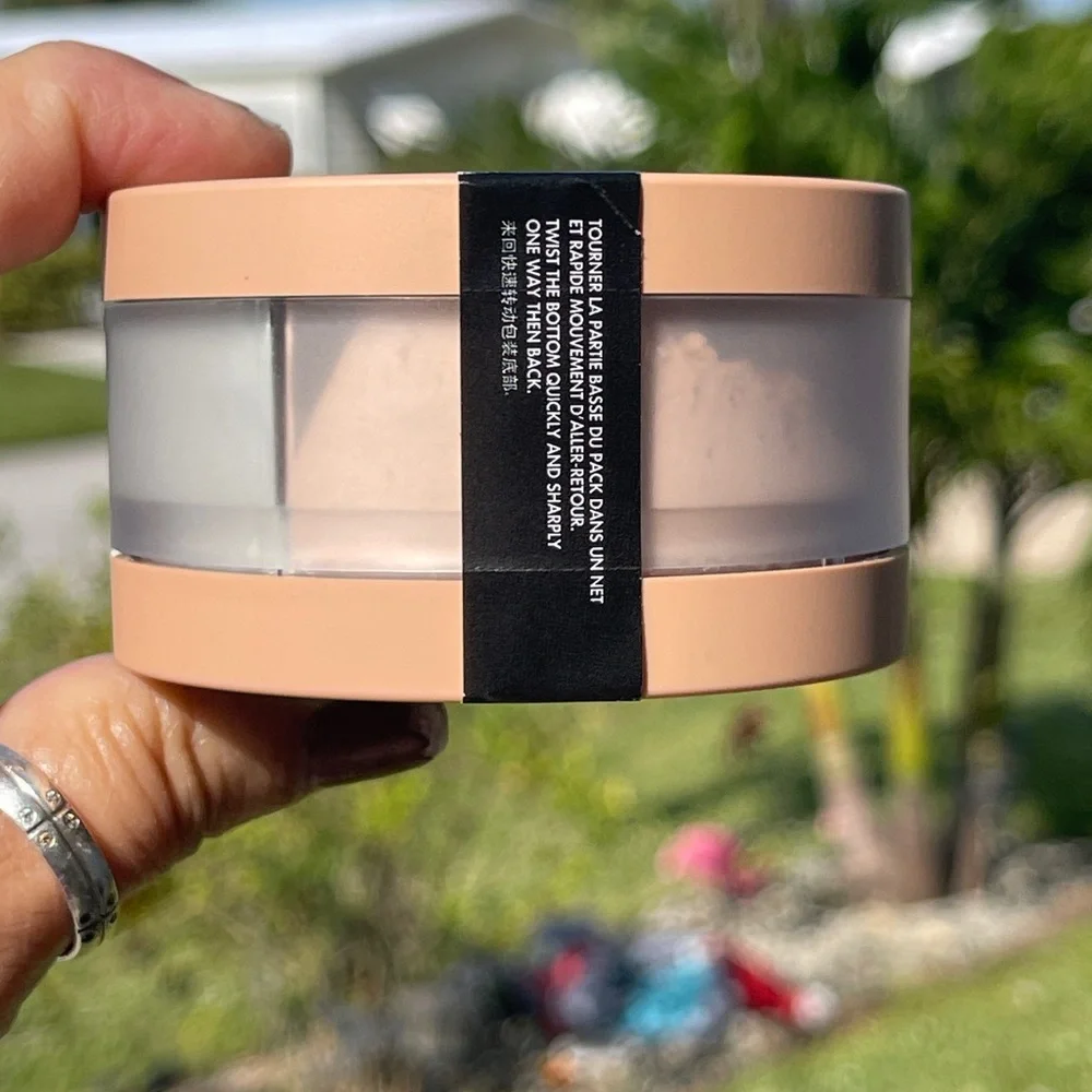 Make Up For Ever Twist & Light Finishing Powder In 2 Medium